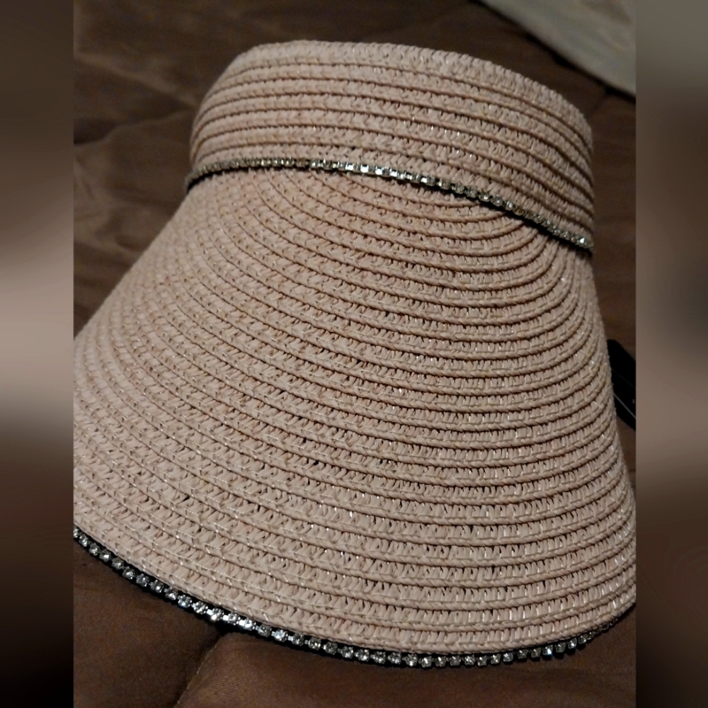 Woman's bling derail visor